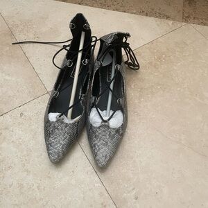 ago
TOPSHOP Faux Snakeskin Lace up Flats
NWT
Topshop